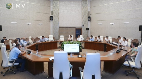 People in a meeting in Uzbekistan